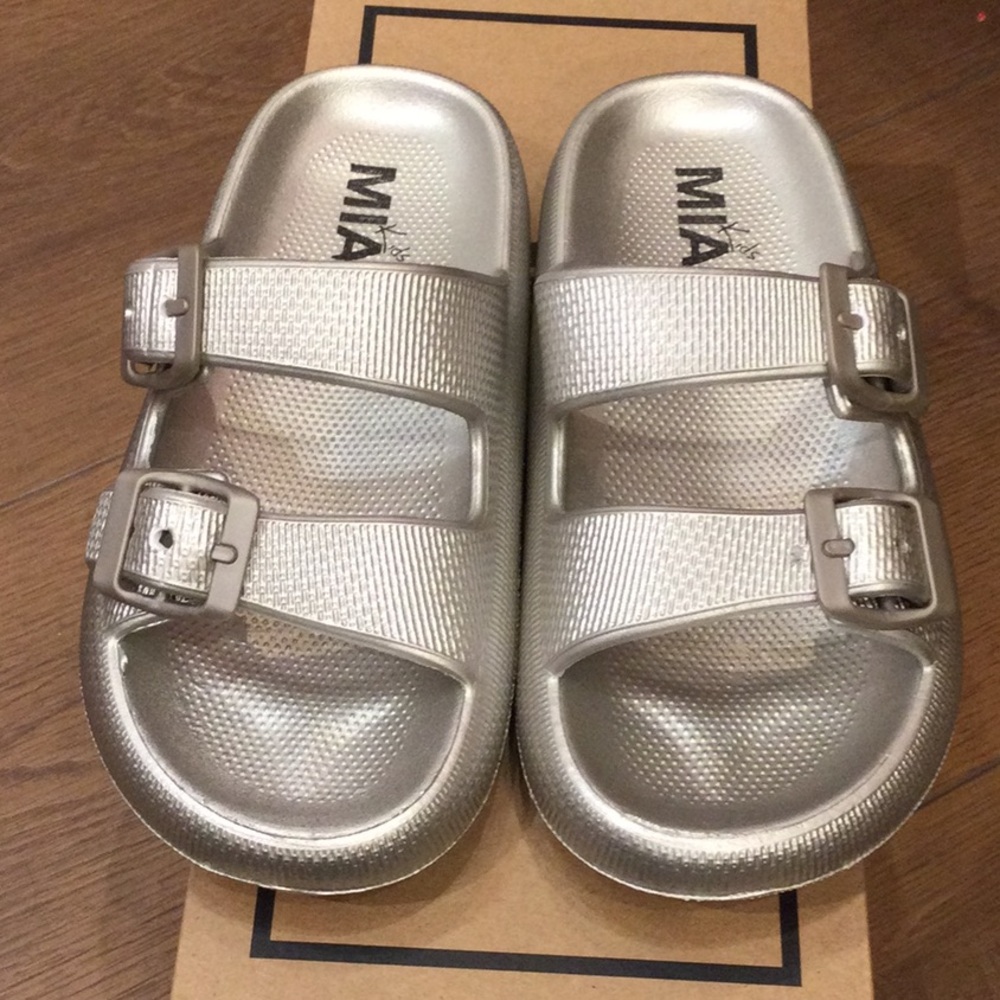 MIA Juhne Silver